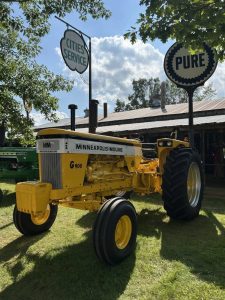 Minneapolis-Moline Tractor, Union Thresheree, Symco