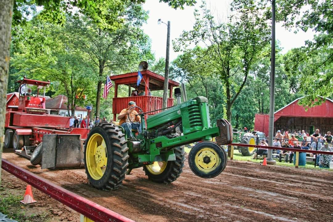 Tractor Pull at Symco Shootout, Thresheree Grounds